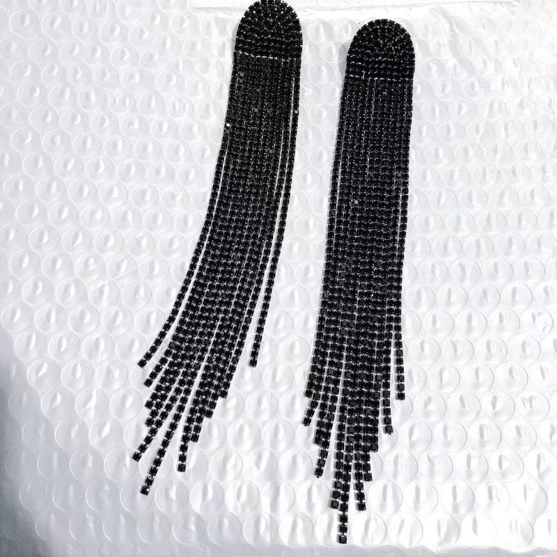 Lange, mit Strasssteinen besetzte Quasten-Ohrringe