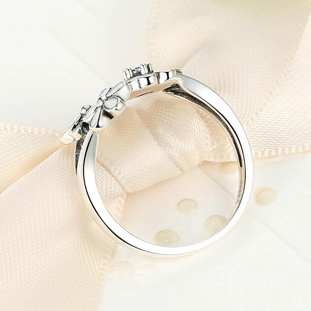 Lustiger und eleganter Blumenring in Rosa und Silber