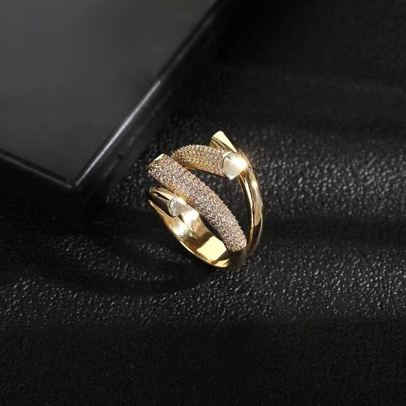 Verstellbarer, mit Strasssteinen besetzter Ring in Goldmikrofassung