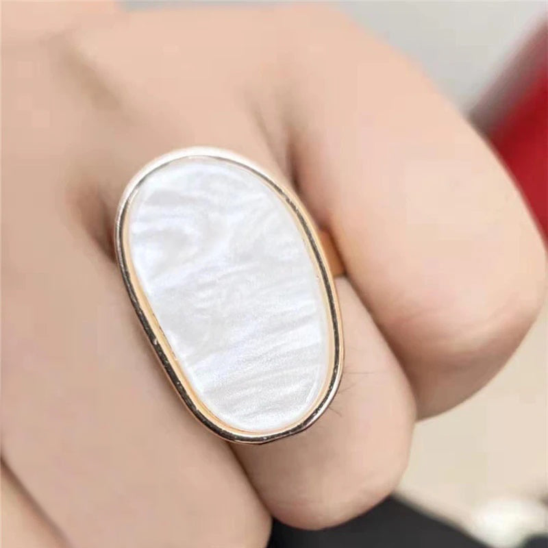 Geometrisch unregelmäßig geformte verstellbare Acrylringe