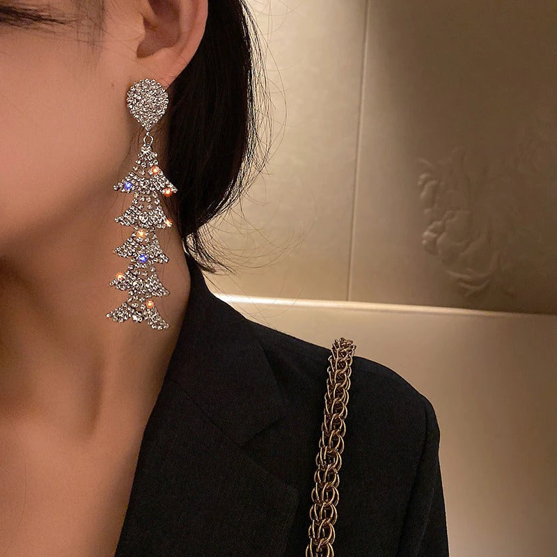 Geometrische, mit Strasssteinen besetzte Quastenohrringe mit Wassertropfen