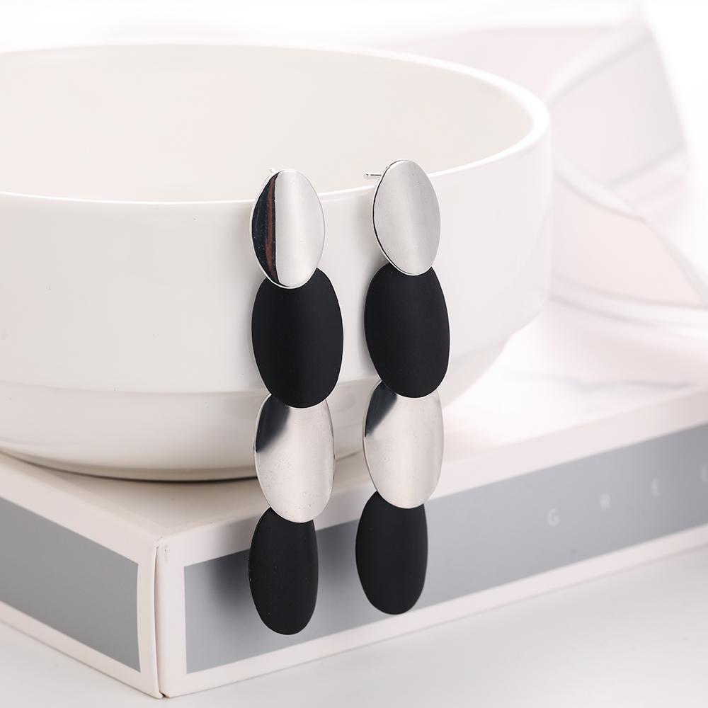 Geometrische Retro-Ohrringe in Schwarz, rund, Tropfenform, Sommerkollektion