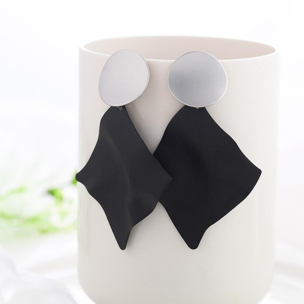 Geometrische Retro-Ohrringe in Schwarz, rund, Tropfenform, Sommerkollektion