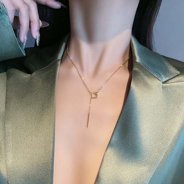 Halsketten im geometrischen Stil mit Y-förmiger doppelter quadratischer Schnalle und Quastenanhänger