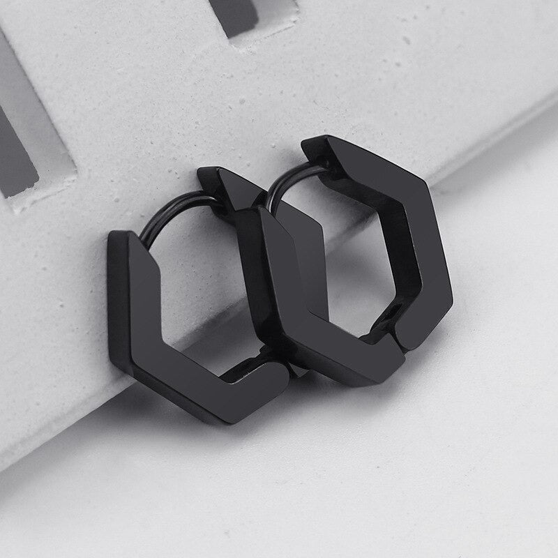 Geometrischer Trend, dreieckige Creolen zum Hängen