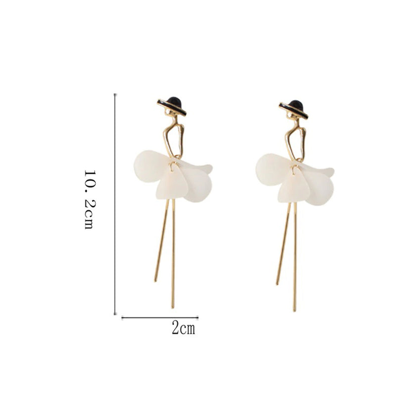 Ohrringe mit langer Quaste und Blütenblättern in Form eines Mädchens