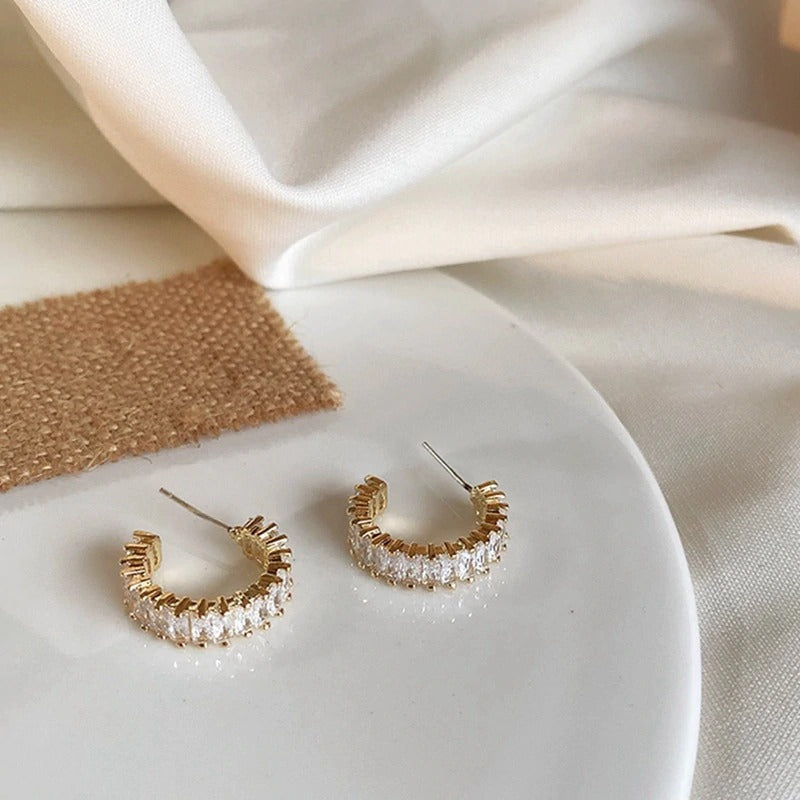 Glam Fashion Creolen mit Mikropflaster und Zirkonia