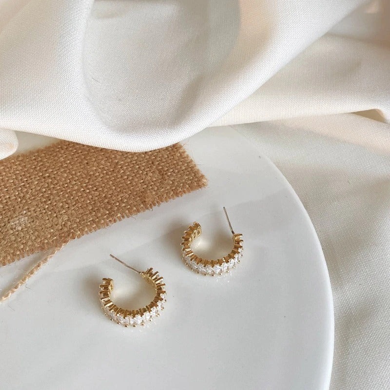 Glam Fashion Creolen mit Mikropflaster und Zirkonia