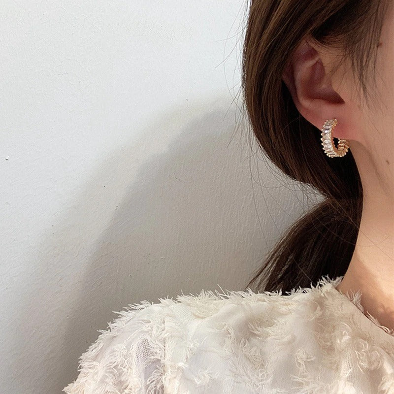 Glam Fashion Creolen mit Mikropflaster und Zirkonia