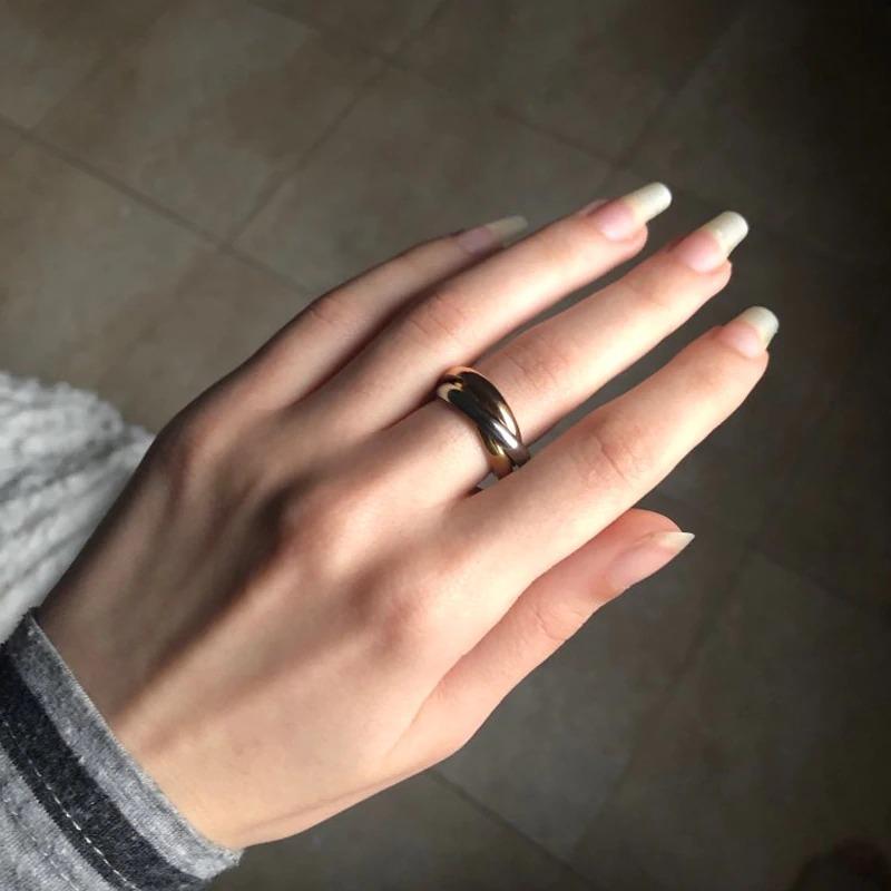 Glamouröse dreifarbige ineinander verschlungene Ringe