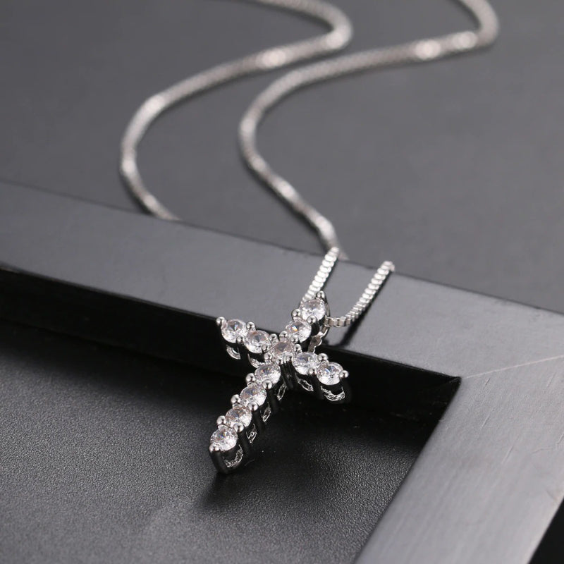 Glänzende religiöse Zirkon Kreuz Anhänger Halsketten