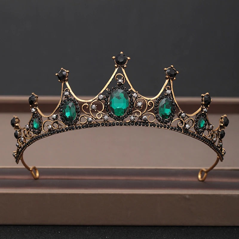 Elegante Brautkrone und Tiara-Kollektion mit barocken Strasssteinen