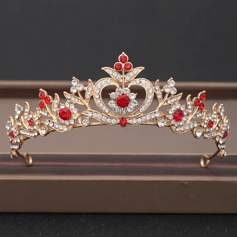 Elegante Brautkrone und Tiara-Kollektion mit barocken Strasssteinen