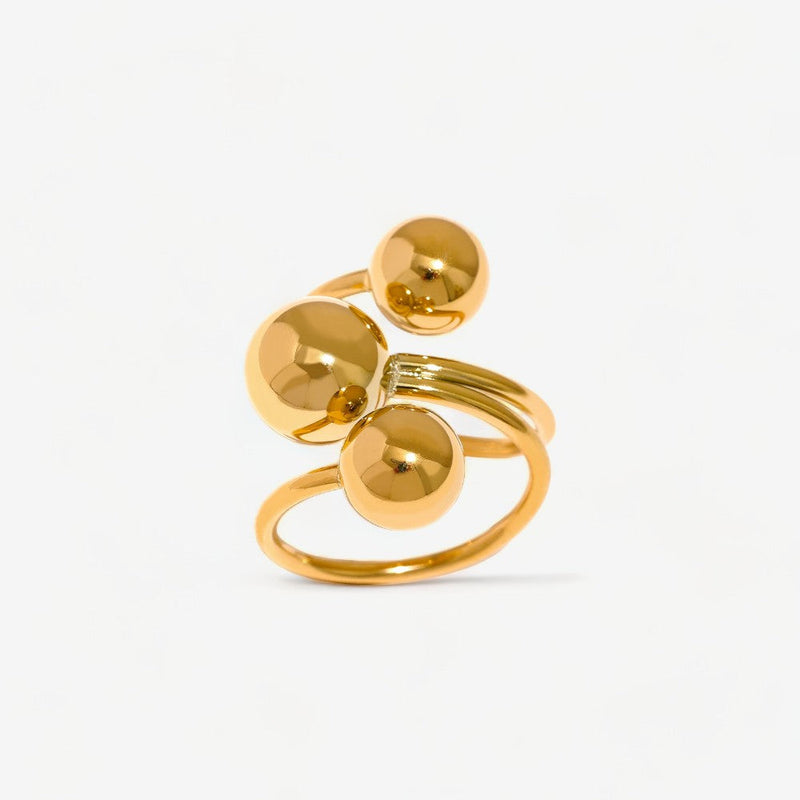 Ring mit goldenen Kugeln