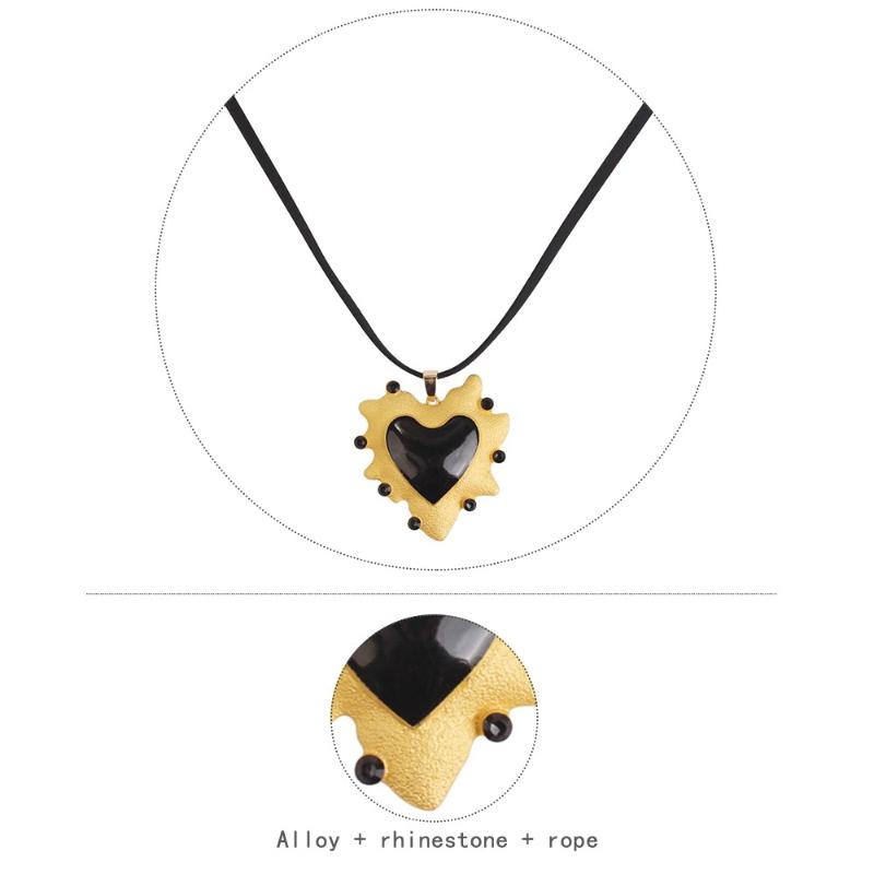 Wunderschöne Statement-Halskette mit Herz-Anhänger