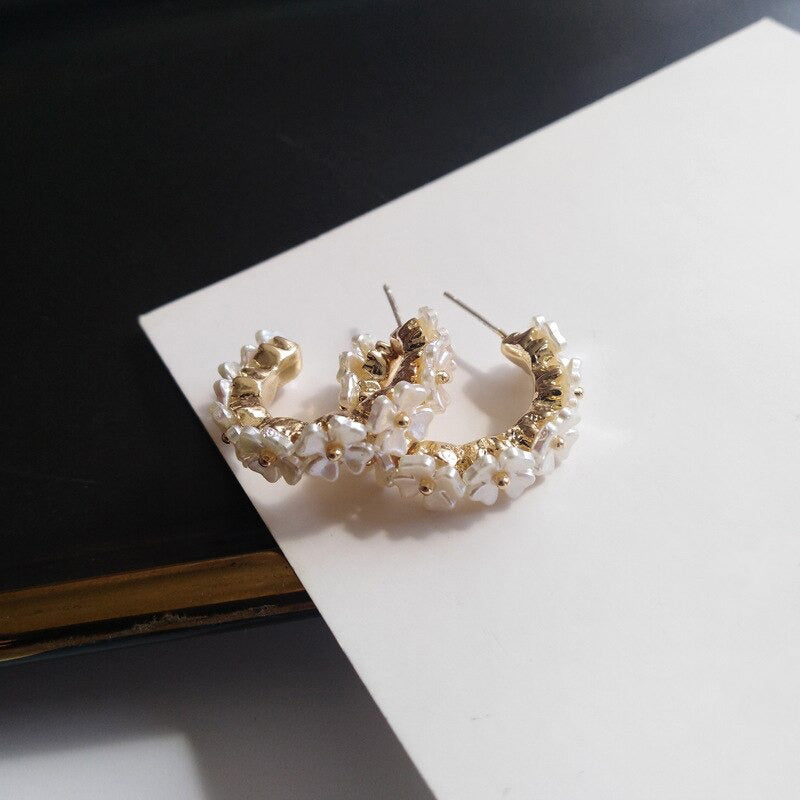 Wunderschöne Sommertrend Harz Blume Creolen