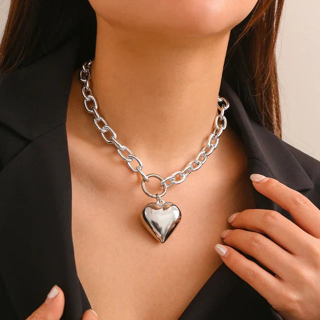 Elegante Halskette mit Herzanhänger – klobige Kette, luxuriöser Damenschmuck