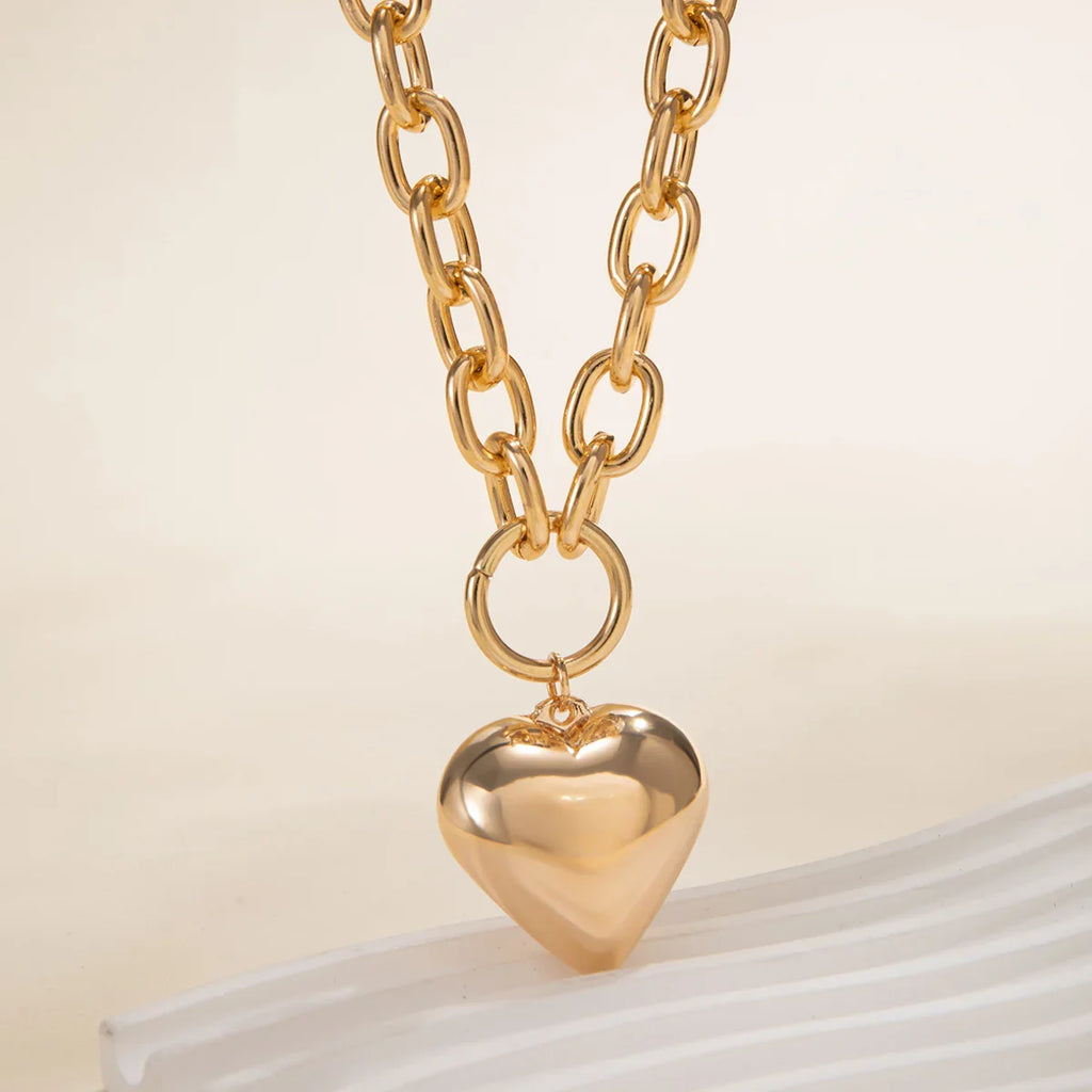 Elegante Halskette mit Herzanhänger – klobige Kette, luxuriöser Damenschmuck