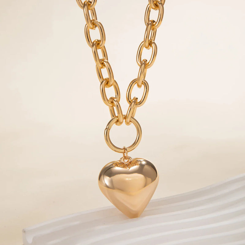 Elegante Halskette mit Herzanhänger – klobige Kette, luxuriöser Damenschmuck