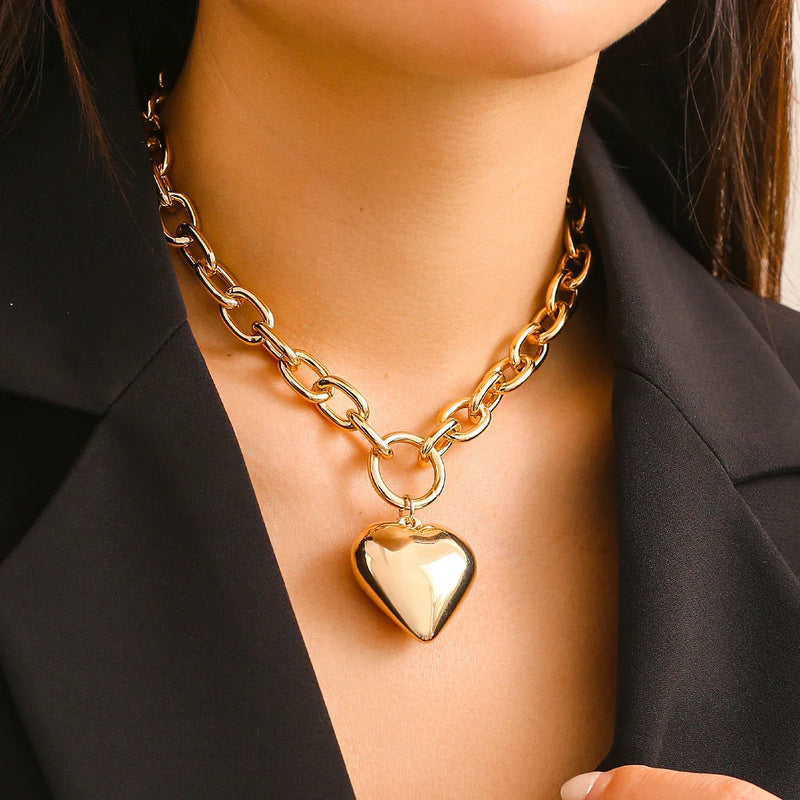 Elegante Halskette mit Herzanhänger – klobige Kette, luxuriöser Damenschmuck