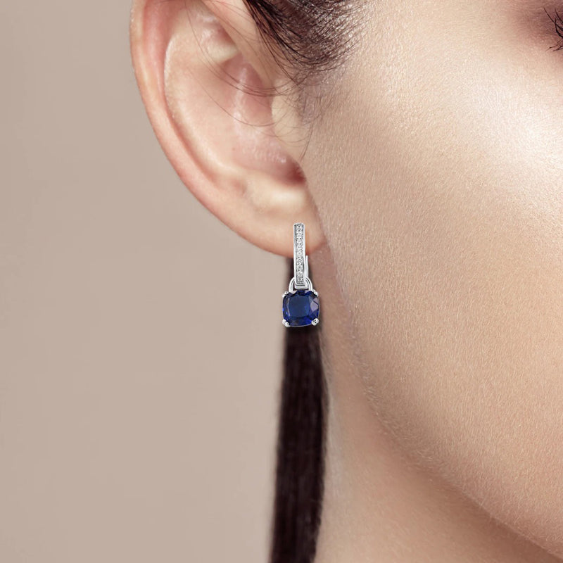 Anmutige, quadratische Ohrringe mit Zirkoniasteinen