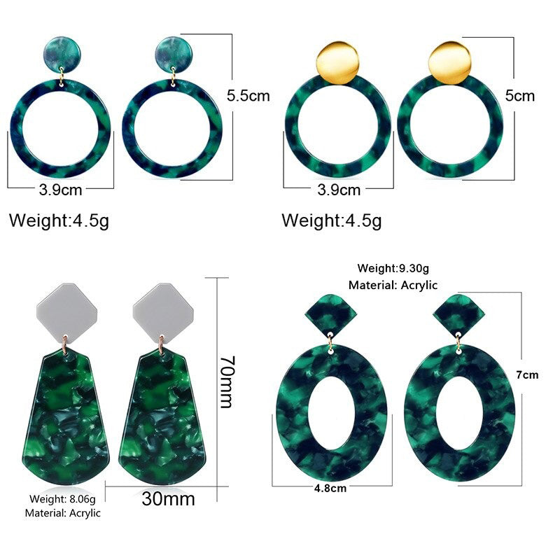 Grüne trendige geometrische Hängeohrringe aus Acryl