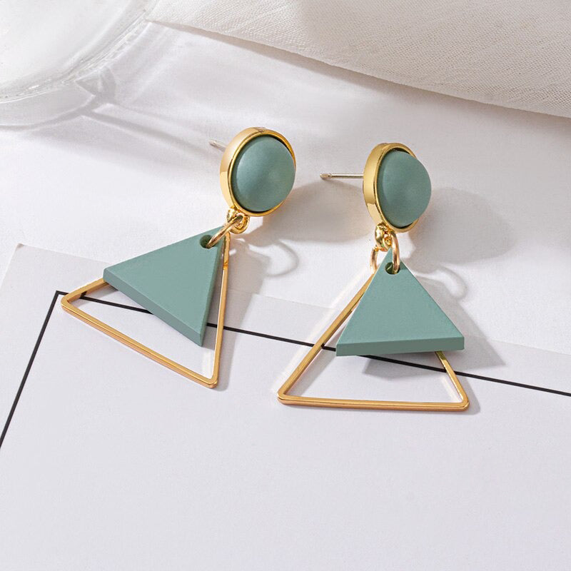 Grüne trendige geometrische Hängeohrringe aus Acryl