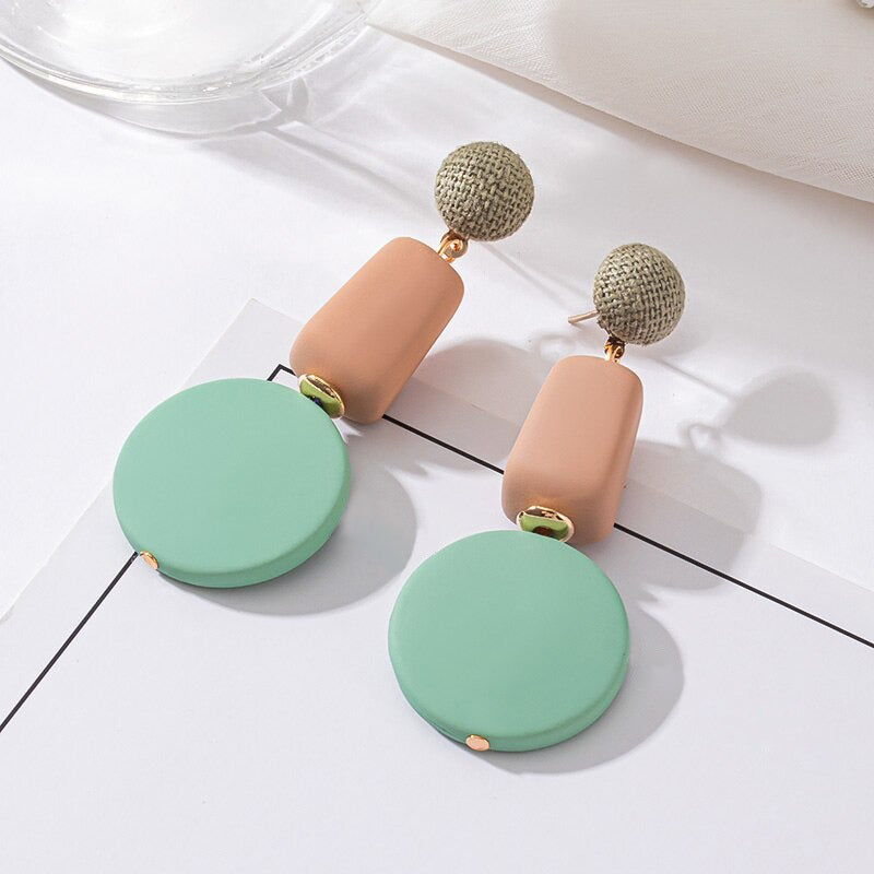 Grüne trendige geometrische Hängeohrringe aus Acryl