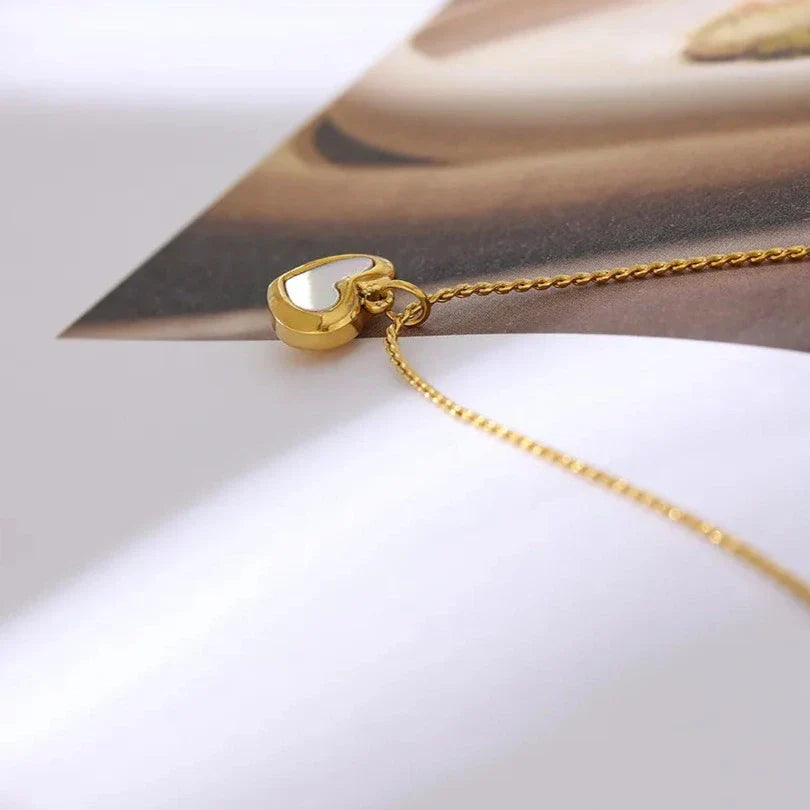 Halskette mit Herz-Anhänger aus natürlicher Muschel