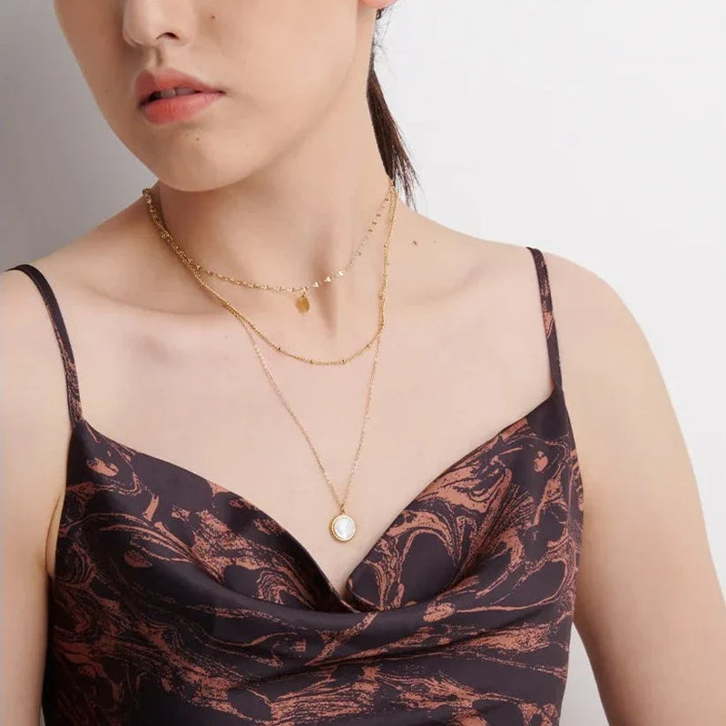 Böhmische Halskette mit rundem Anhänger