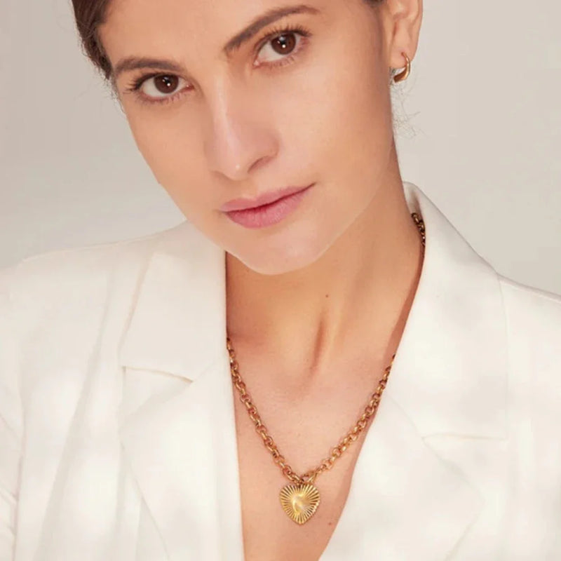 Romantische Halskette mit Herz-Blumen-Anhänger