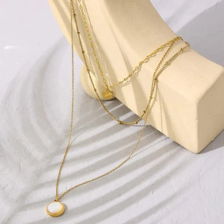 Böhmische Halskette mit rundem Anhänger