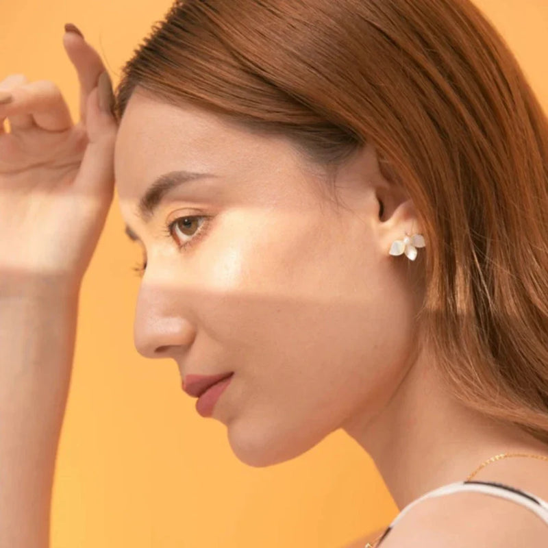 Natürliche Muschelblumen-Ohrringe