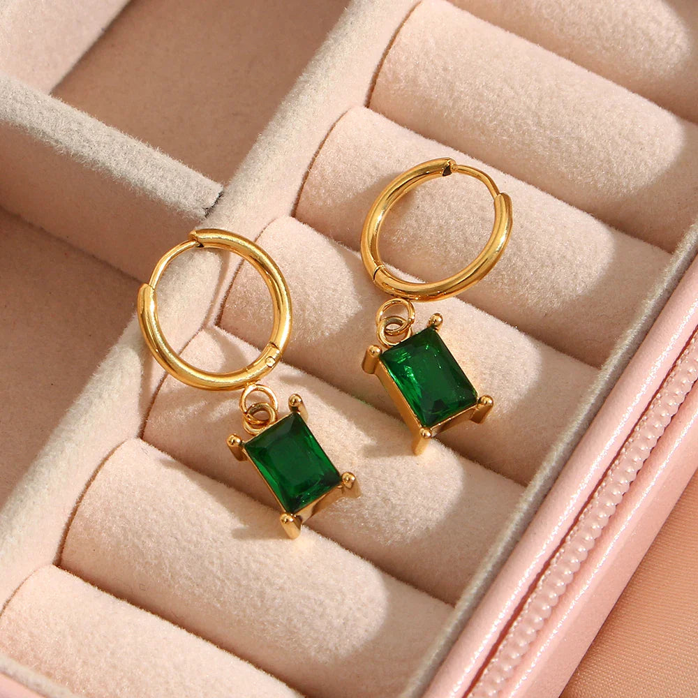 Ohrringe mit quadratischem Steinanhänger