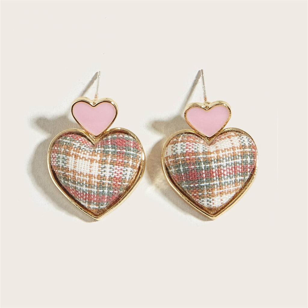Preppy Love – Ohrstecker mit Herz-Design und Gittermuster