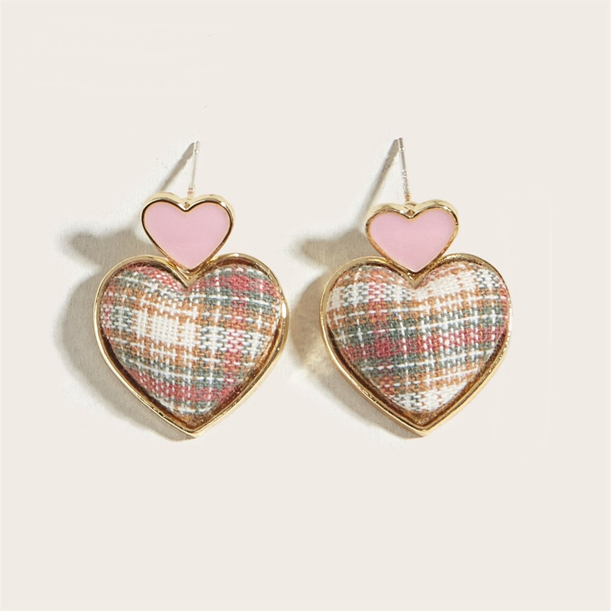 Preppy Love – Ohrstecker mit Herz-Design und Gittermuster
