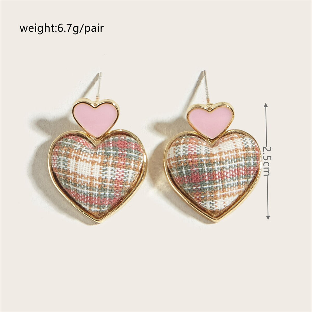 Preppy Love – Ohrstecker mit Herz-Design und Gittermuster