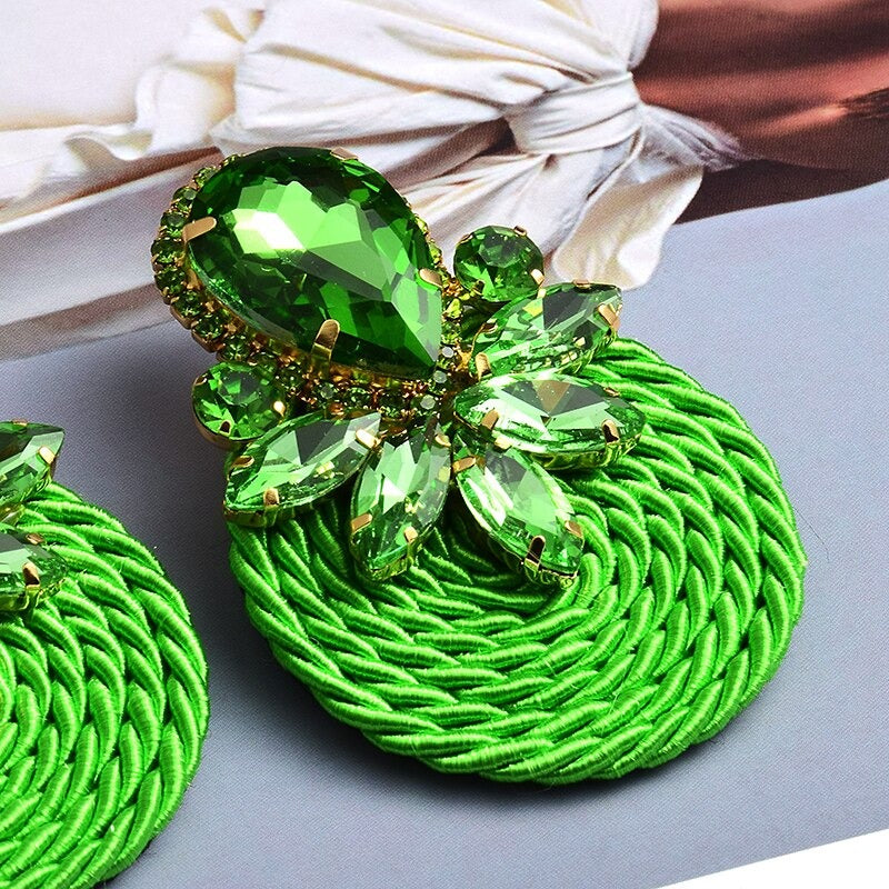 Handgemachte Ohrringe aus gewebtem Seil mit Strasssteinen im Bohemian-Stil