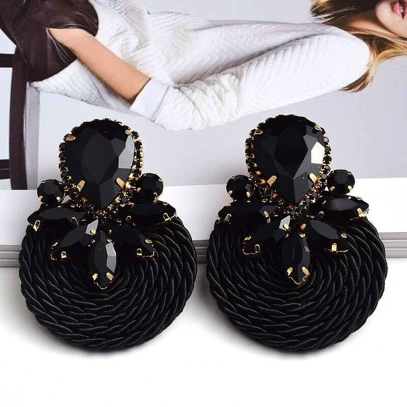 Handgemachte Ohrringe aus gewebtem Seil mit Strasssteinen im Bohemian-Stil