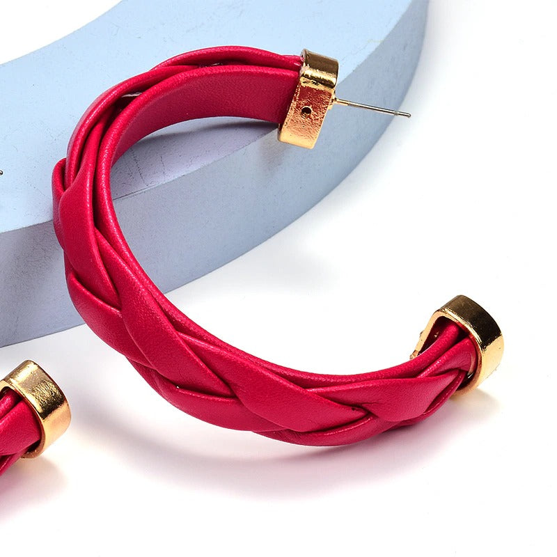 Handgemachte geflochtene kultige Creolen-Ohrhänger aus veganem Leder