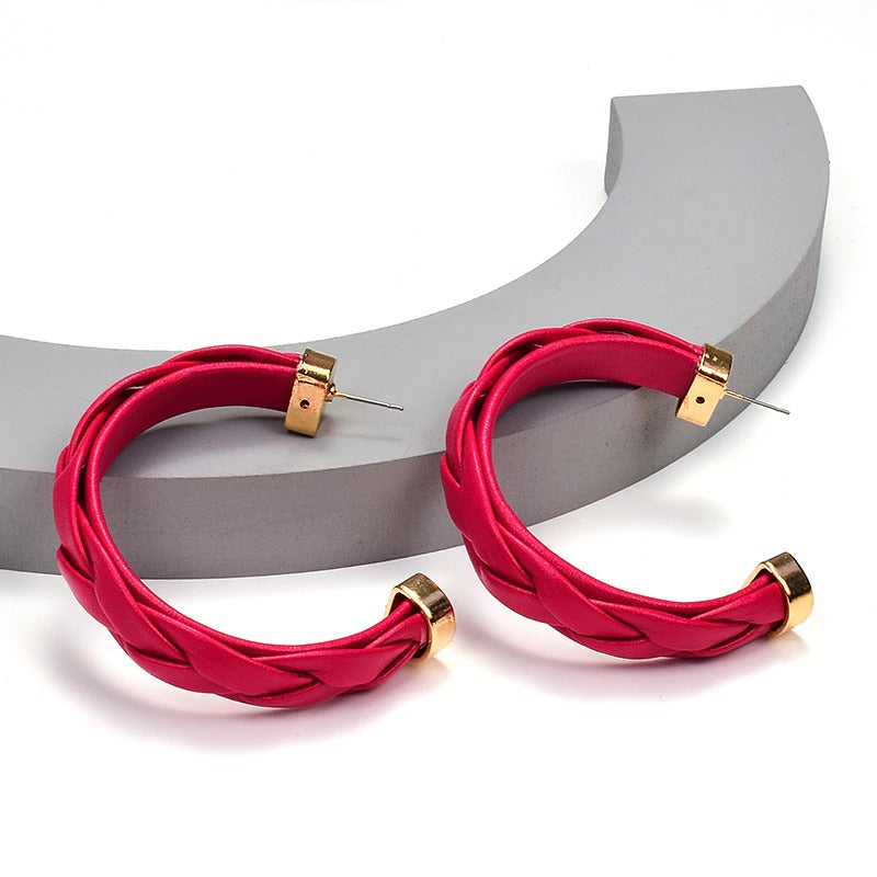 Handgemachte geflochtene kultige Creolen-Ohrhänger aus veganem Leder