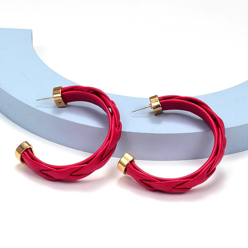 Handgemachte geflochtene kultige Creolen-Ohrhänger aus veganem Leder