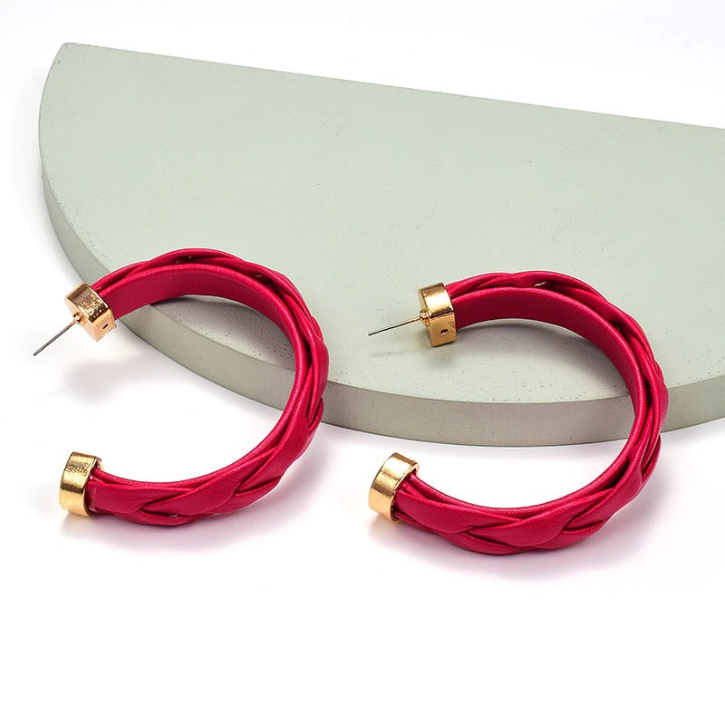 Handgemachte geflochtene kultige Creolen-Ohrhänger aus veganem Leder