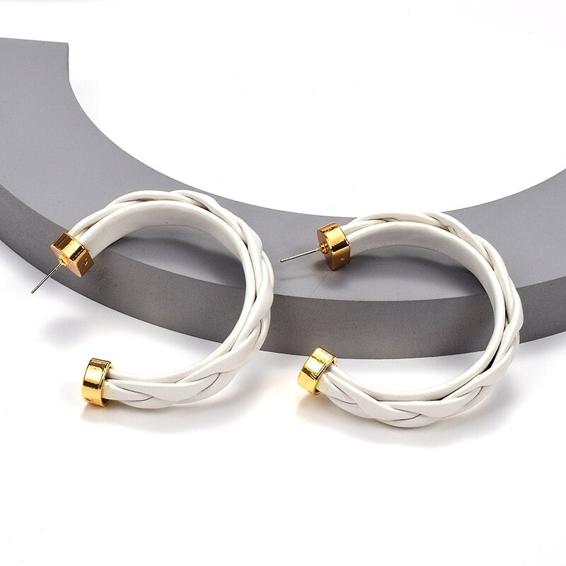 Handgemachte geflochtene kultige Creolen-Ohrhänger aus veganem Leder