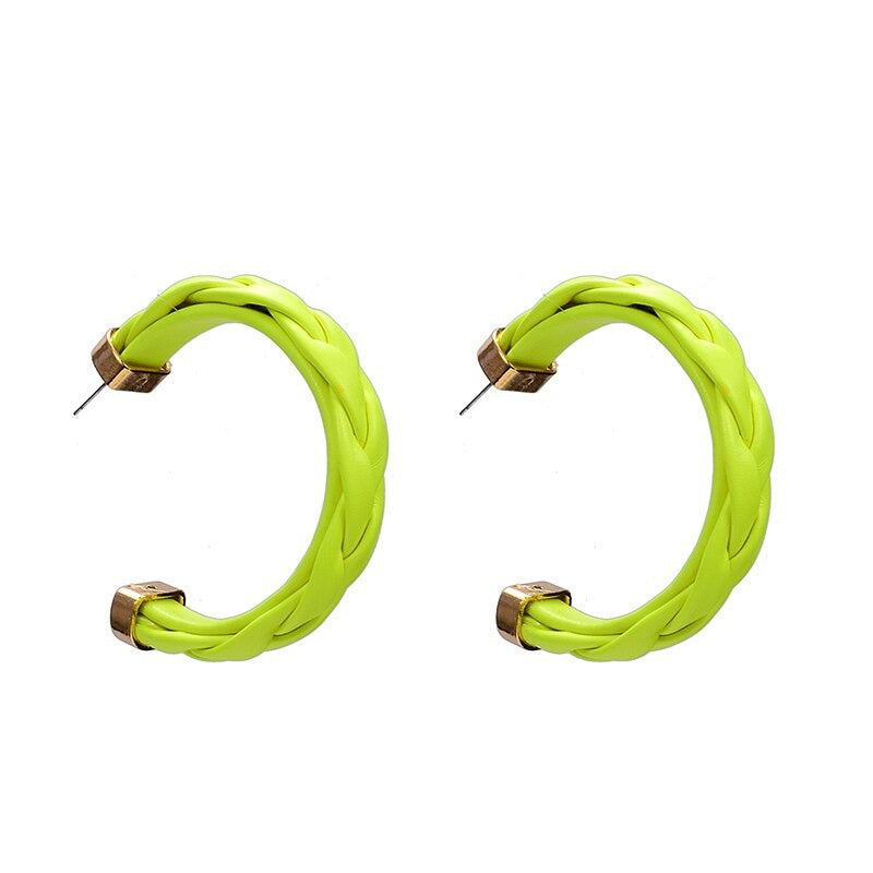 Handgemachte geflochtene kultige Creolen-Ohrhänger aus veganem Leder