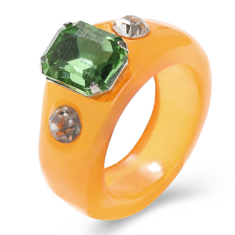 Handgefertigte bunte Acrylringe mit Perlen und Strasssteinen