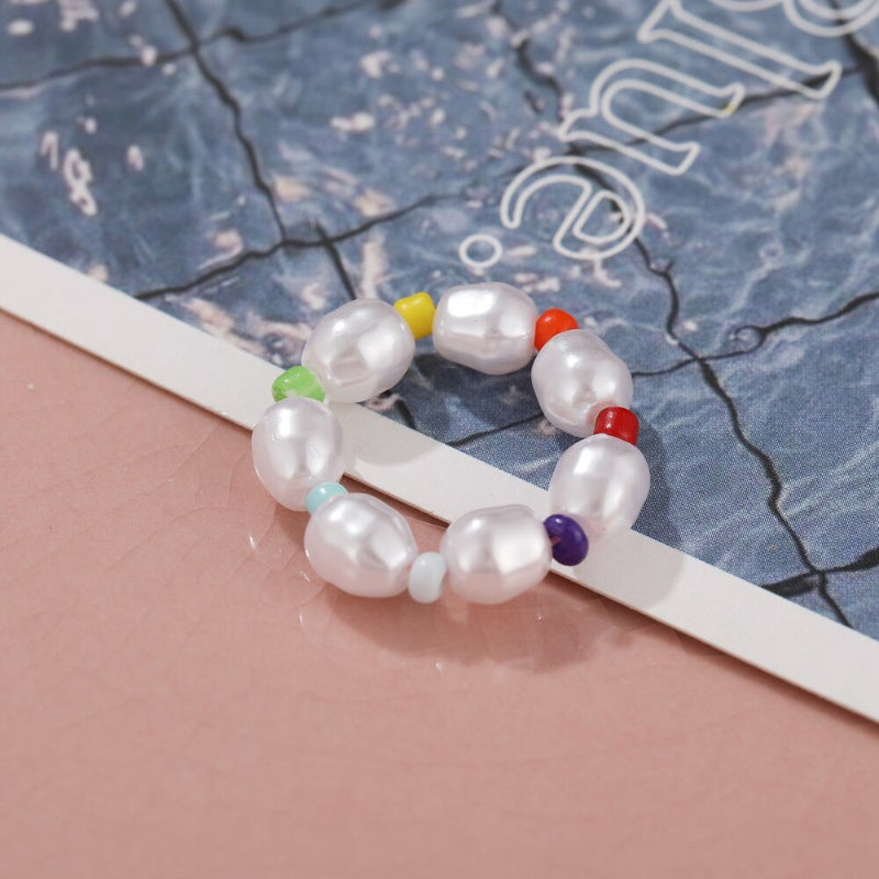 Handgefertigte bunte Acrylringe mit Perlen und Strasssteinen