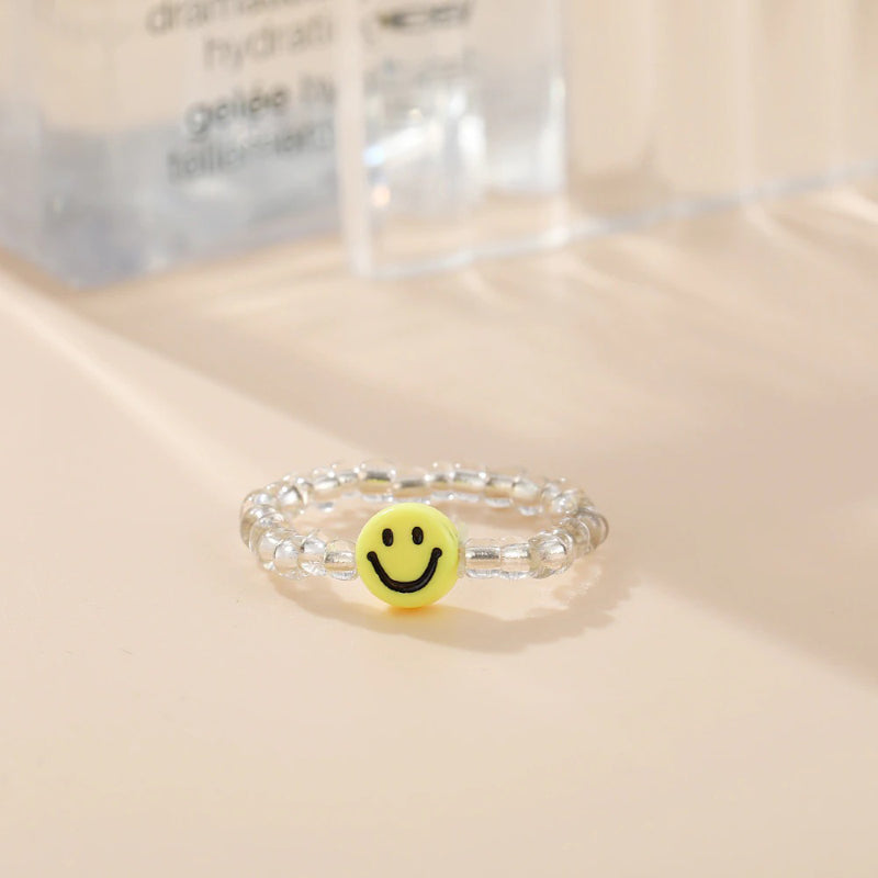 Handgefertigte bunte Acrylringe mit Perlen und Strasssteinen