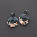Handgefertigte florale Ohrringe aus Polymer Clay
