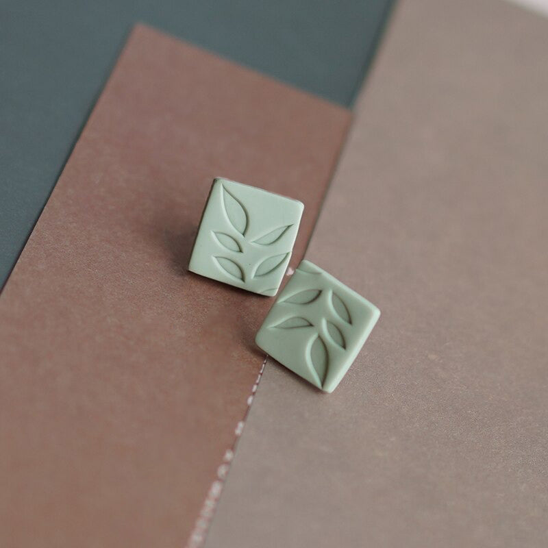 Handgefertigte florale Ohrringe aus Polymer Clay